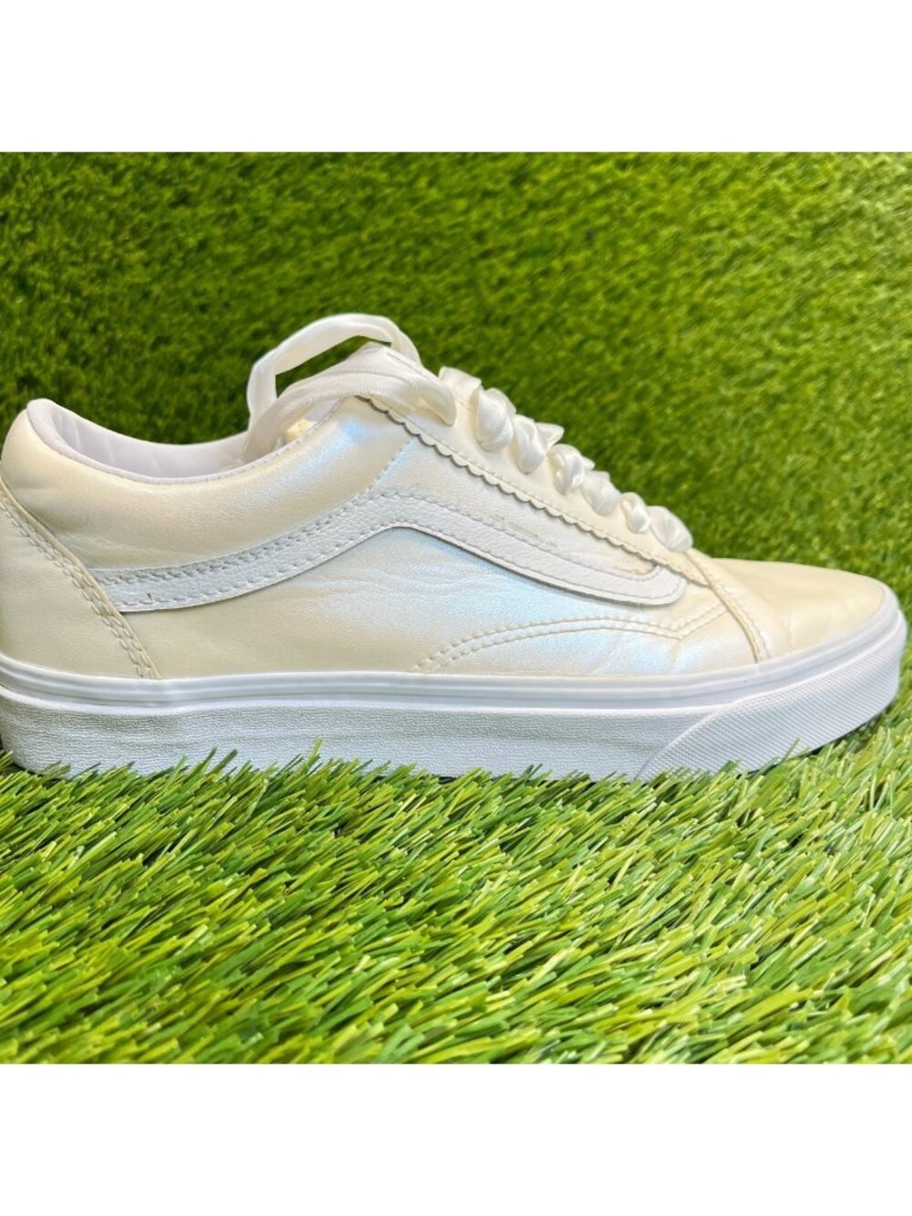 Vans Old Skool Womens Size 9 Ivory White Athletic Walking Leather Shoes Sneakers